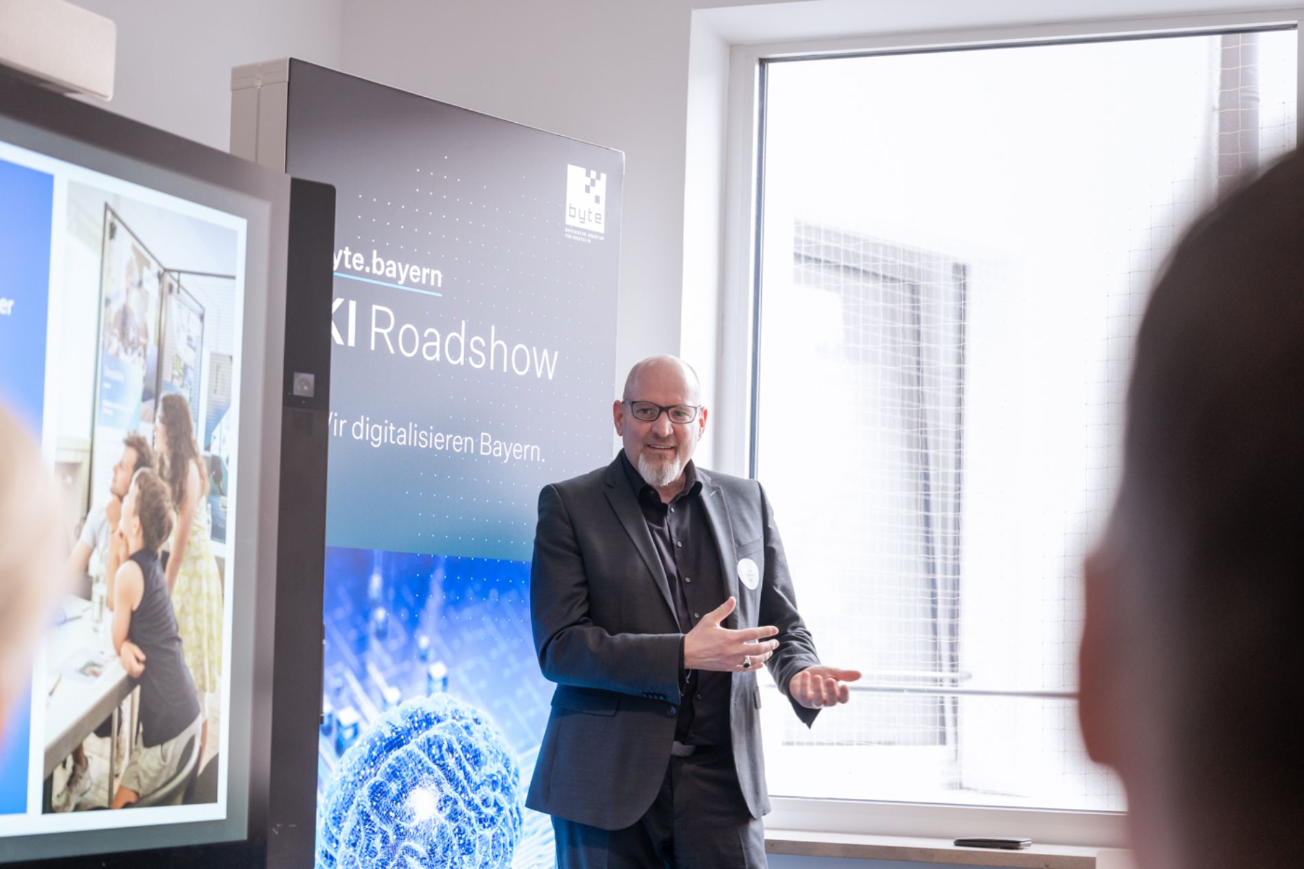 byte Geschäftsführer Tino Kühnel spricht bei der KI Roadshow